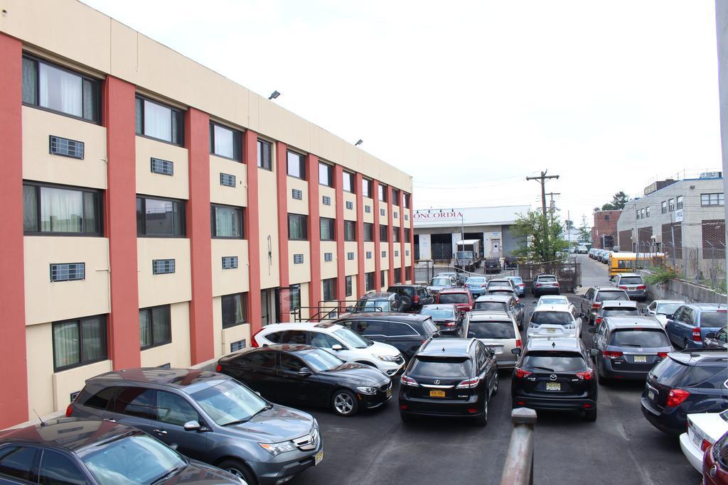 JFK Inn New York Bagian luar foto