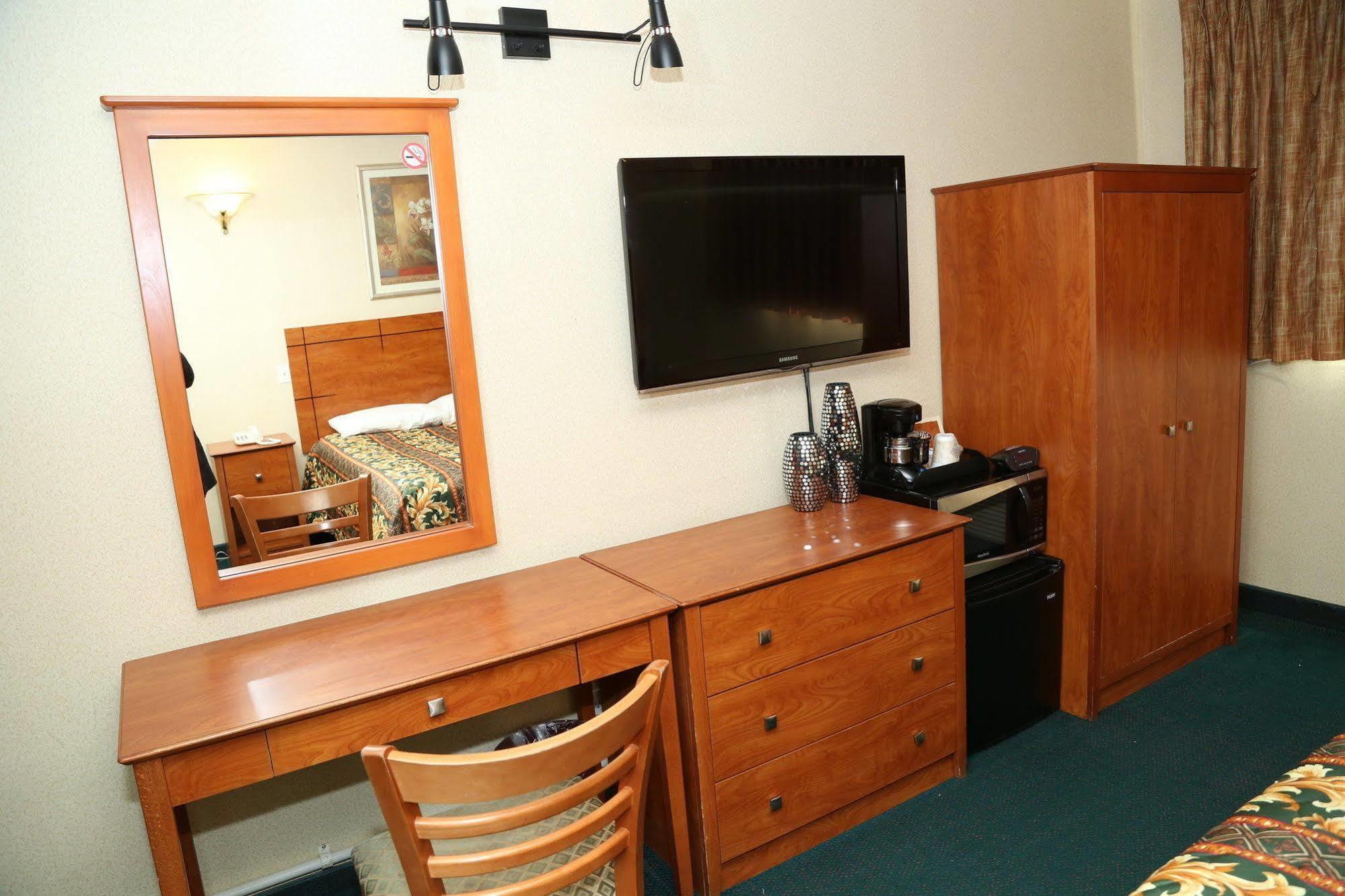 JFK Inn New York Bagian luar foto