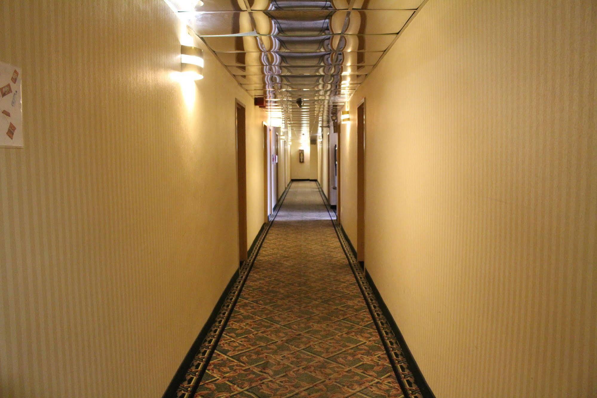 JFK Inn New York Bagian luar foto