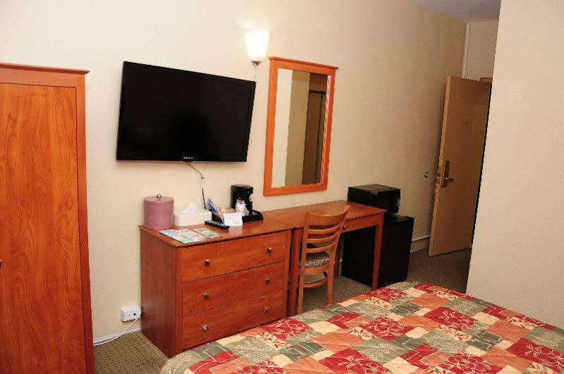 JFK Inn New York Bagian luar foto